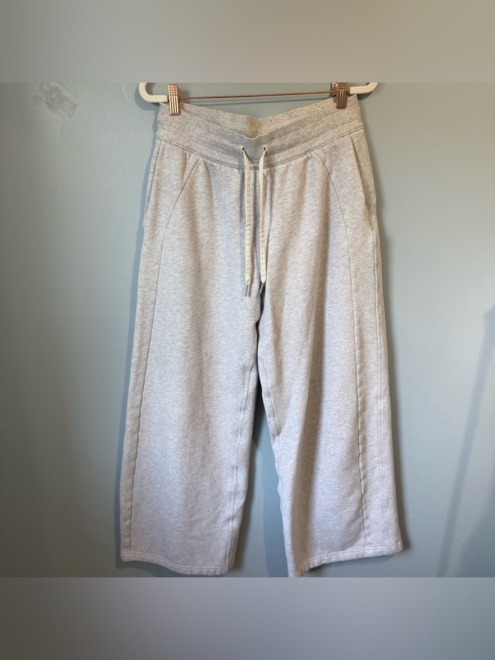Lululemon Scuba Mid-Rise Wide-Leg Pant *Regular size medium